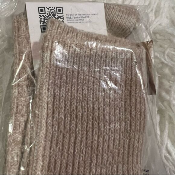 😊3/$30 SWEATER SOCKS beige NWT in package, so soft! Brand: PUDUS - Picture 8 of 10
